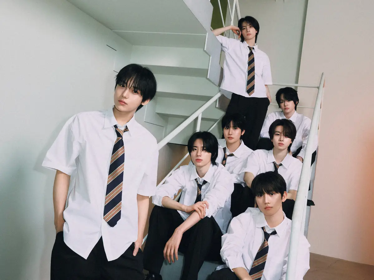 AEN members are Bomin, Jiyong, Kyuhyun, Haru, Haruto, Junseo, and Kaira.