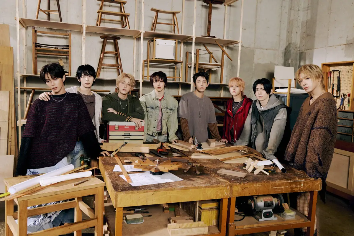 AHOF members are Steven, Jeongwoo, Woongki, Shuaibo, Han, JL, Juwon, Chih En, and Daisuke.