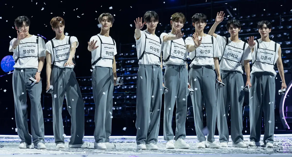 ALPHA DRIVE ONE (ALD1) Members: Lee Sangwon, Zhou Anxin, He Xinlong, Kim Geonwoo, Zhang Jiahao, Lee Leo, Chung Sanghyeon, and Kim Junseo