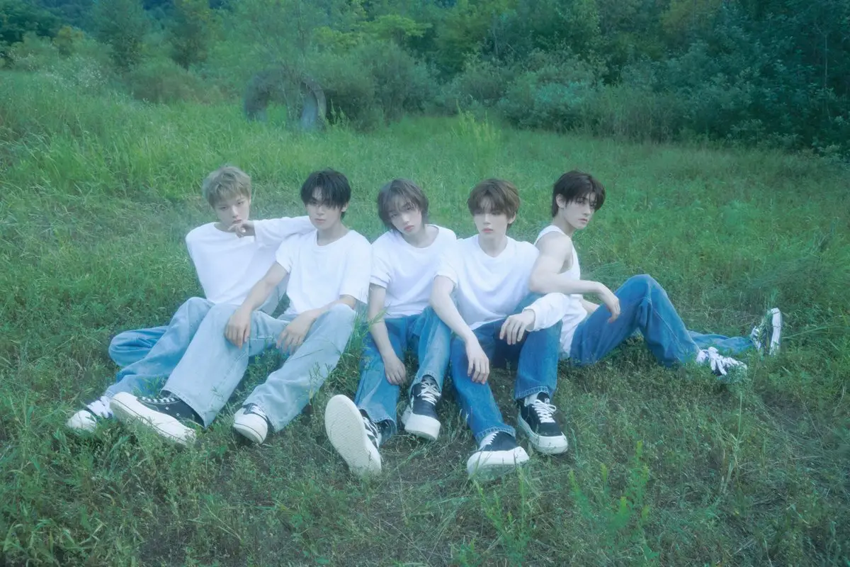 AM8IC members are Mingkai, Roux, Saho, Chungyi, and Chen.