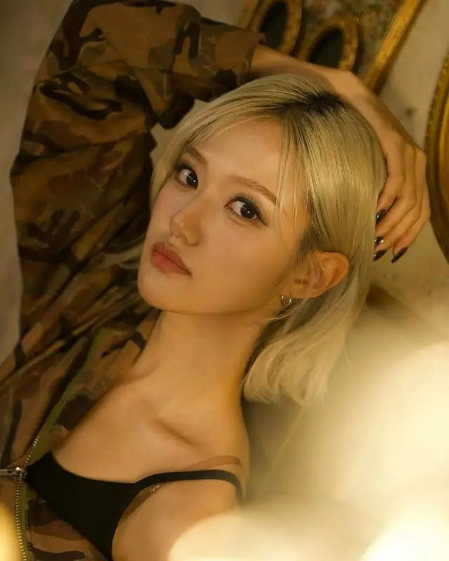 B-OURS member Seyeon