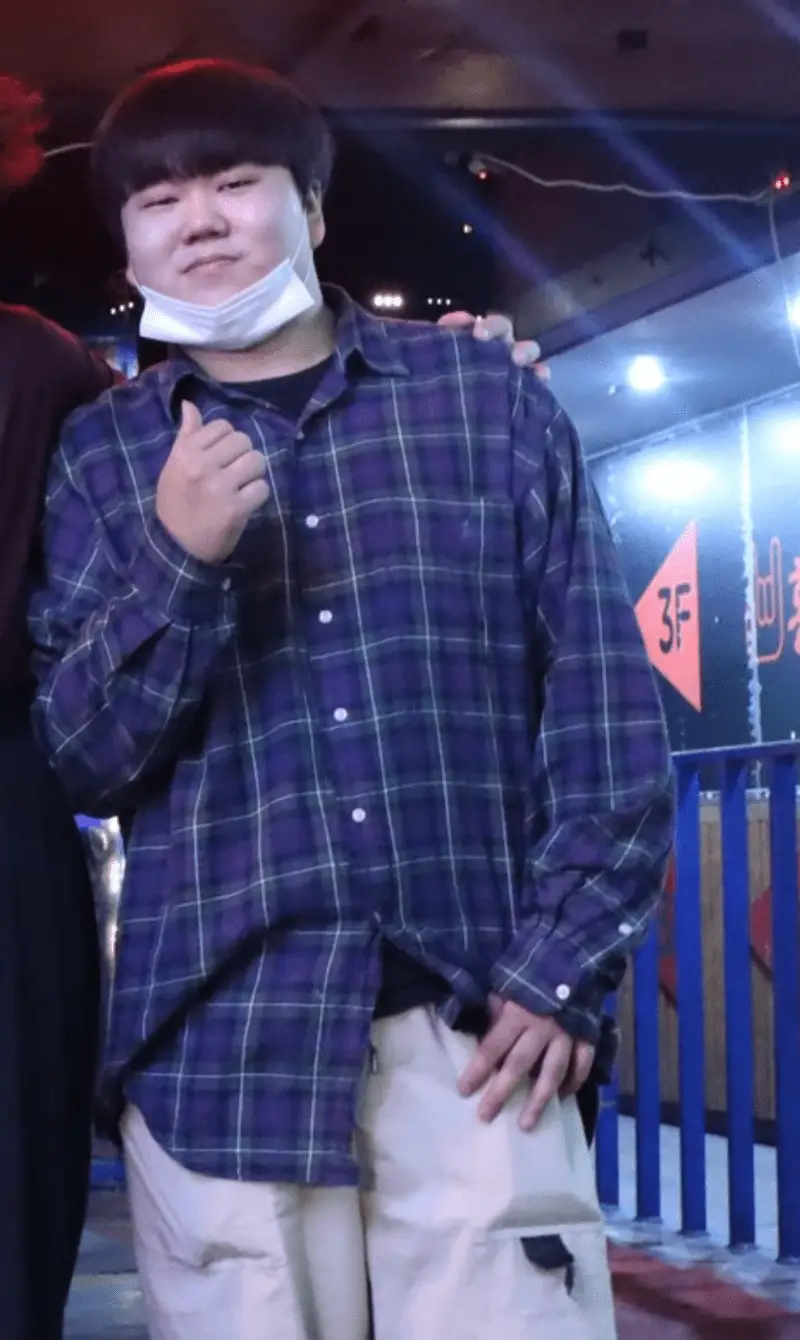 Confined White member Daemyeong