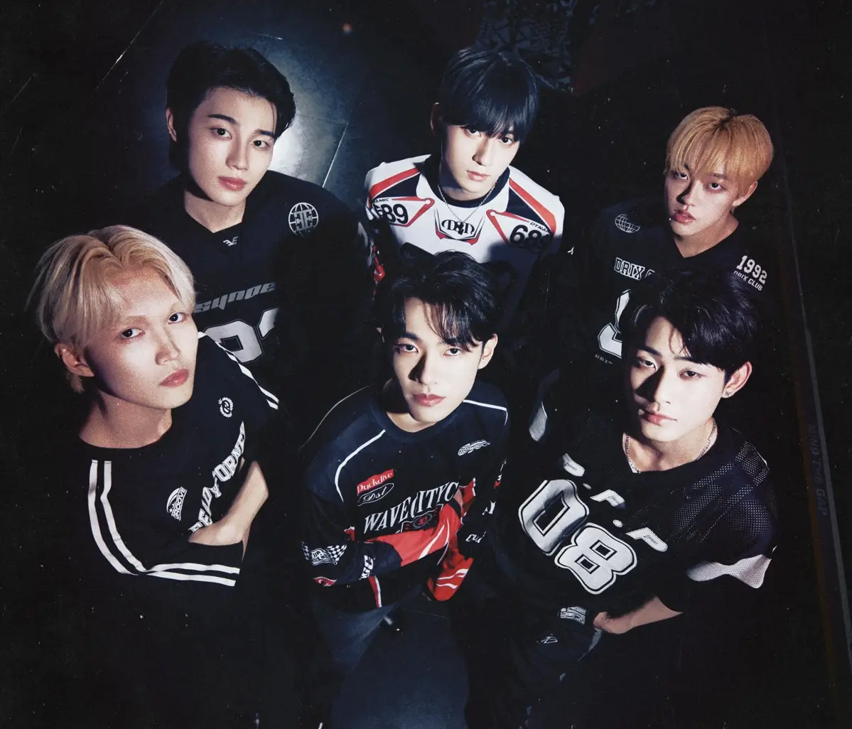 DIAZ members are Donghyuk, Jeongho, Haruki, Rion, Mingun, and Sinwoo.