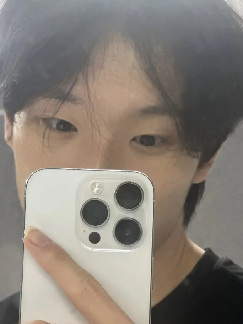 EION former member Hwiseong