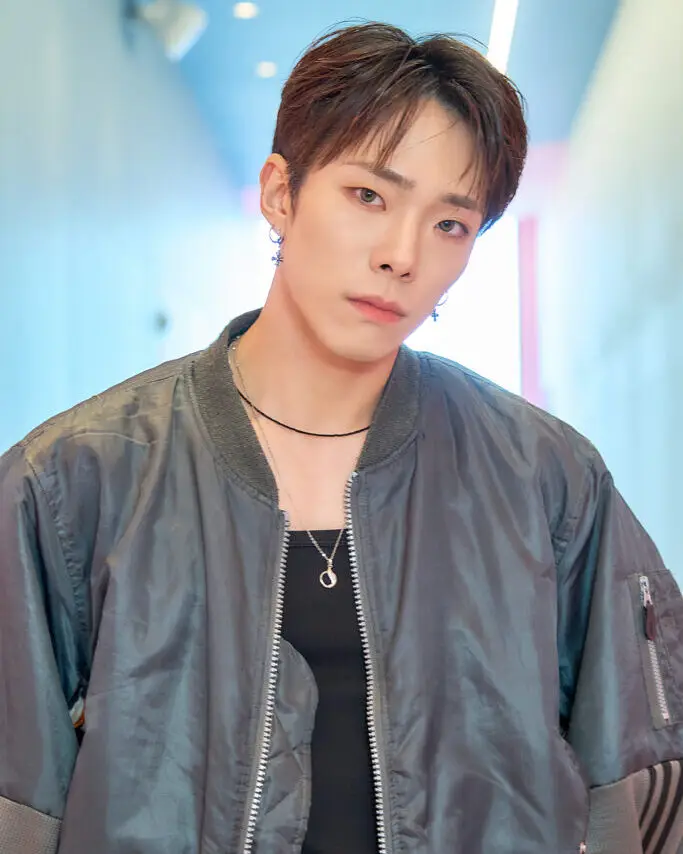 FRAME THE X member Roa