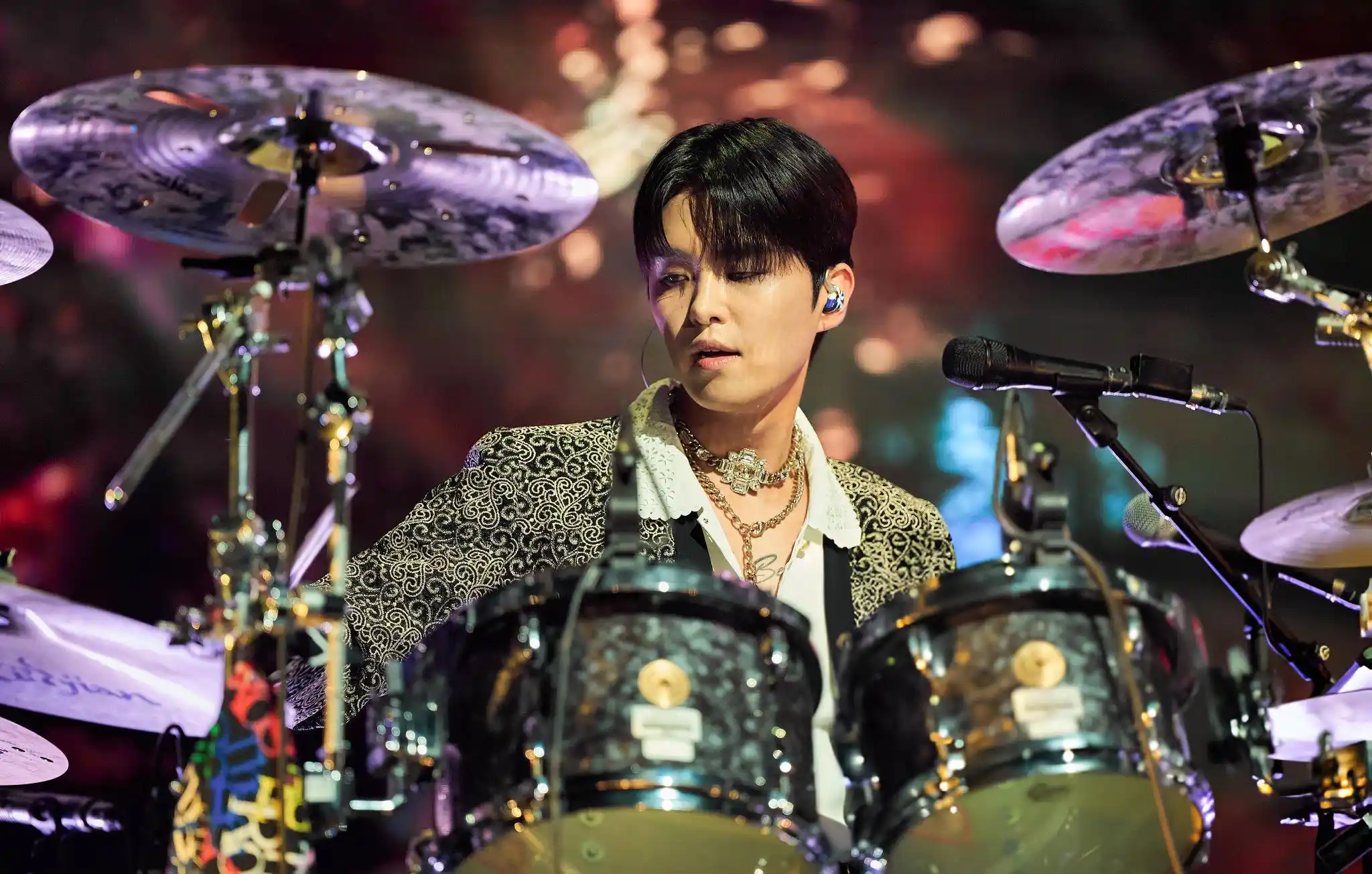 Hajoon of The Rose