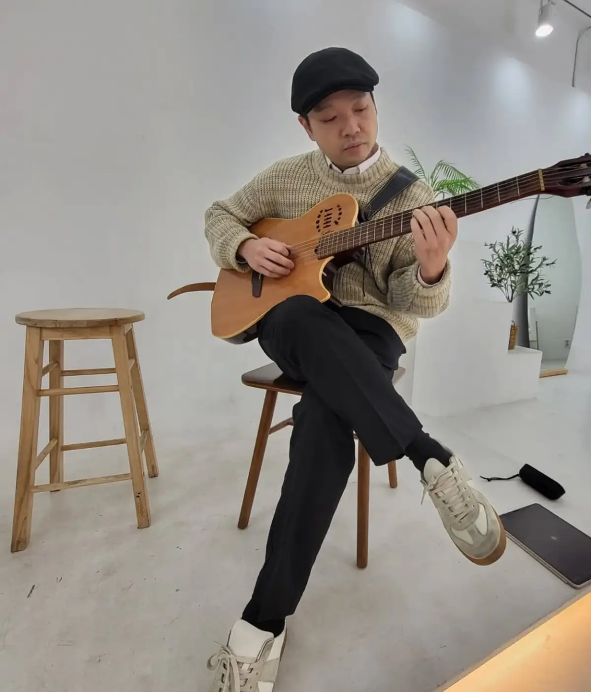 Hiding Day member Dongsub