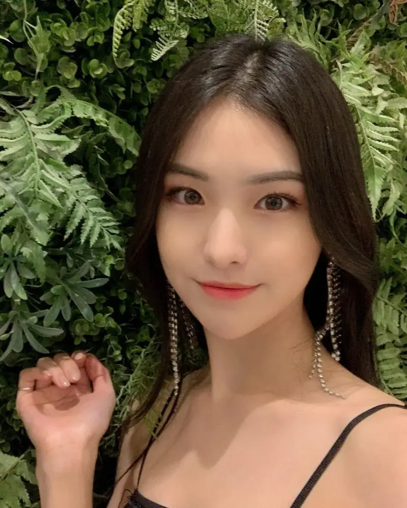 HWAITING Members Profile HWAITING former member Yuni