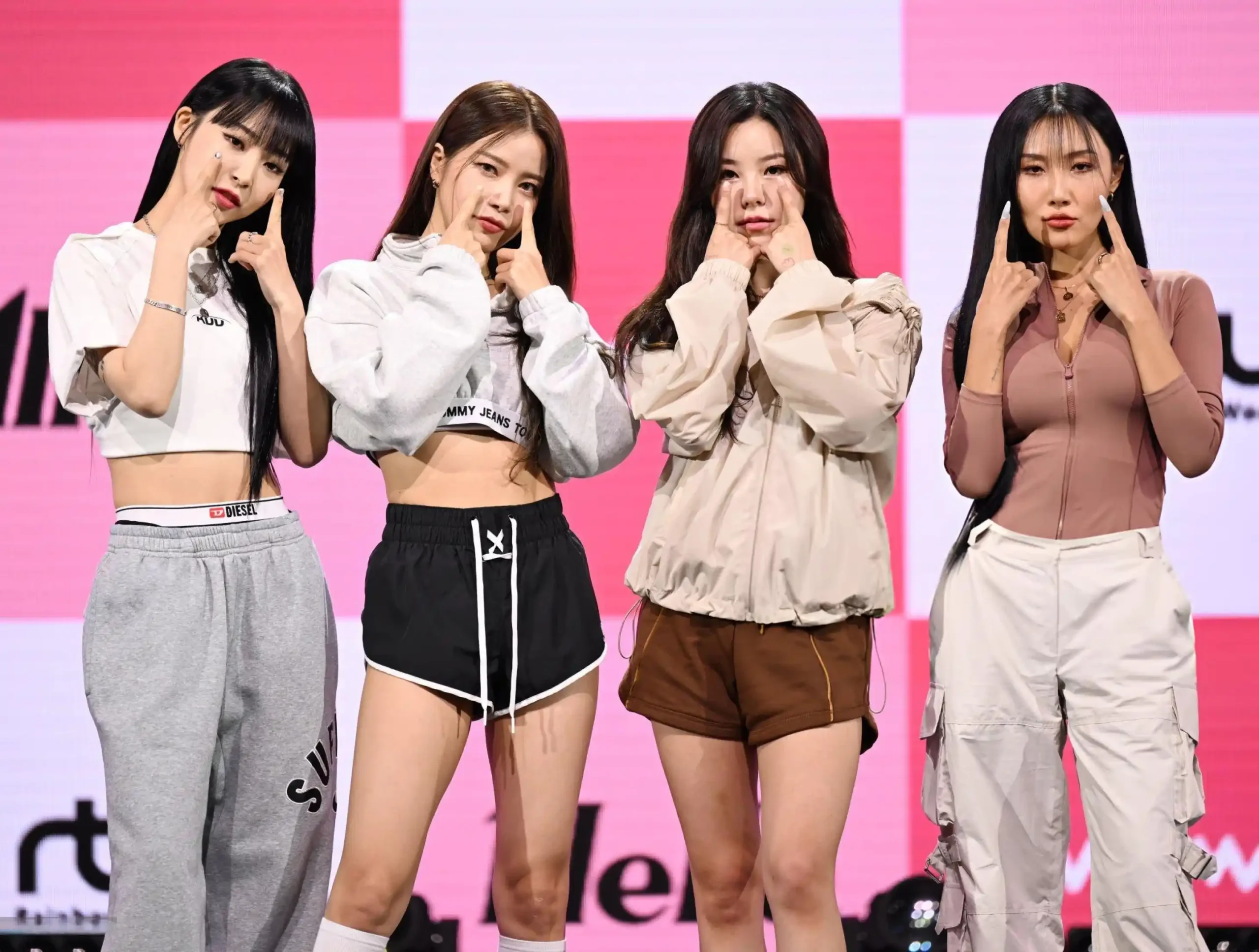MAMAMOO Members: Solar, Moonbyul, Wheein and Hwasa