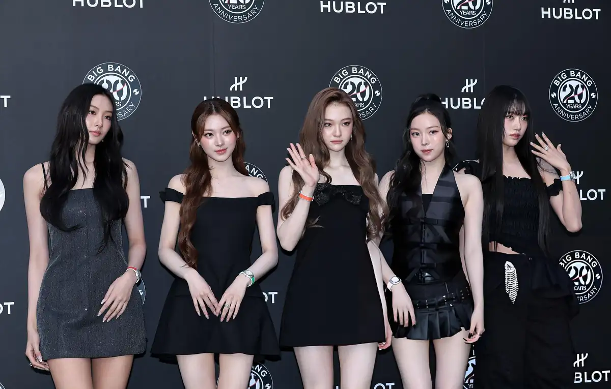 MEOVV Members: Gawon, Anna, Ella, Narin and Sooin