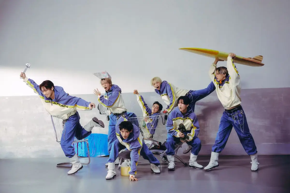 MODYSSEY members are Hengyu, Yichen, Rowan, LynnLynn, Li Zihao, Suren, and Fan Zheyi.