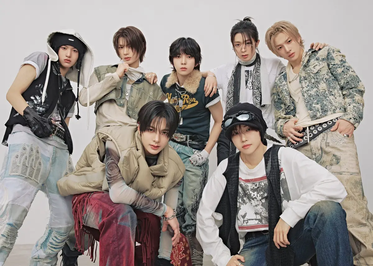 NAZE members are Ato, Kaisei, Younki, Turn, Yuya, Kimkun, and Dohyeok.