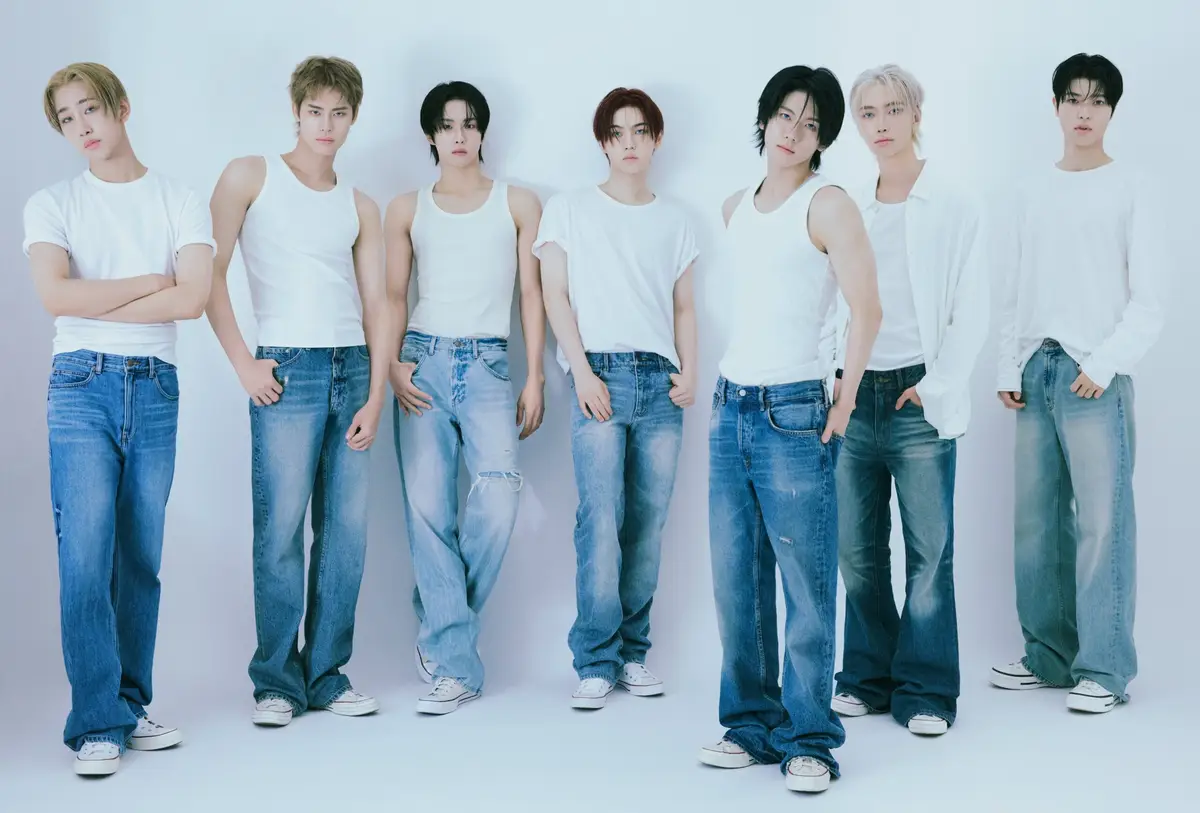NEWBEAT members are Park Minseok, Hong Minsung, Jeon Yeoyeojeong, Choi Seohyun, Kim Taeyang, Jo Yunhu, and Kim Riwoo.