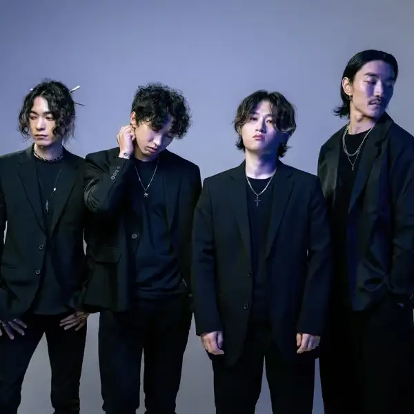 Nollflower members are Cheongrok, Youngshin, Hooza, and Jeongmin.