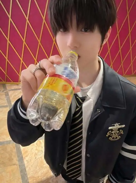 OUIBOYS member Sihwan