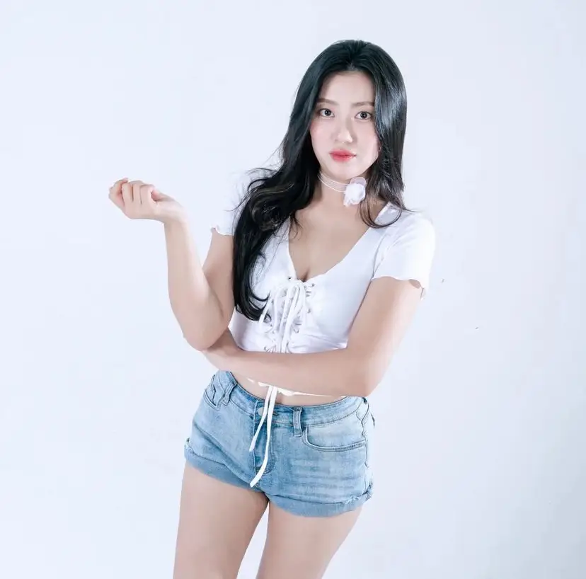 Rabbit or Fox member Lee Jieun