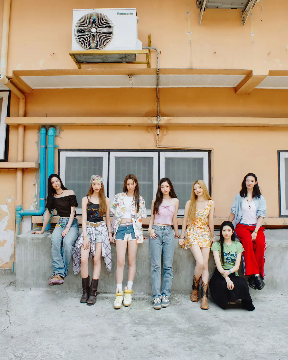 TUIDE members are Seohee, Seoyeon, Elena, Jia, Saki, Seah, and Yi Hani.