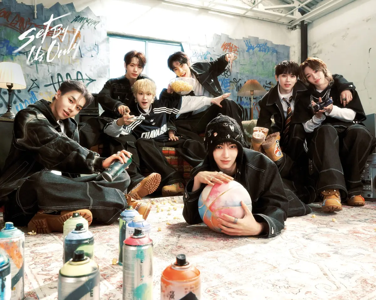 TUNEXX members are Donggyu, Inhu, Taira, Sungjun, Zeon, Sihwan, and Arctic.